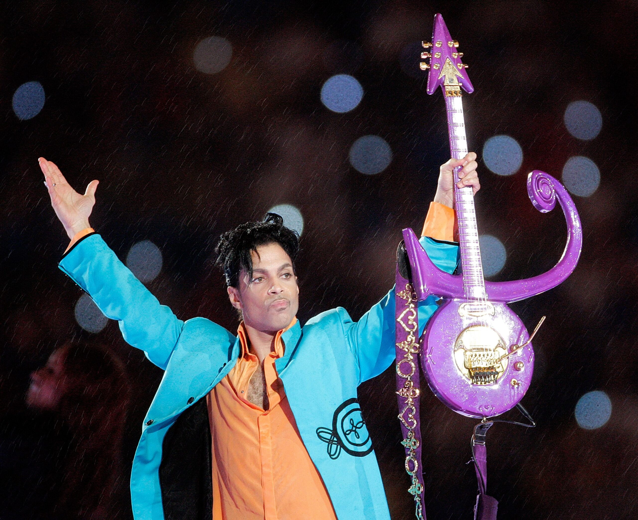 Zpěvák Prince, jehož baladu Purple Rain zahrál Bruce Springsteen naživo dva dny po jeho smrti.
