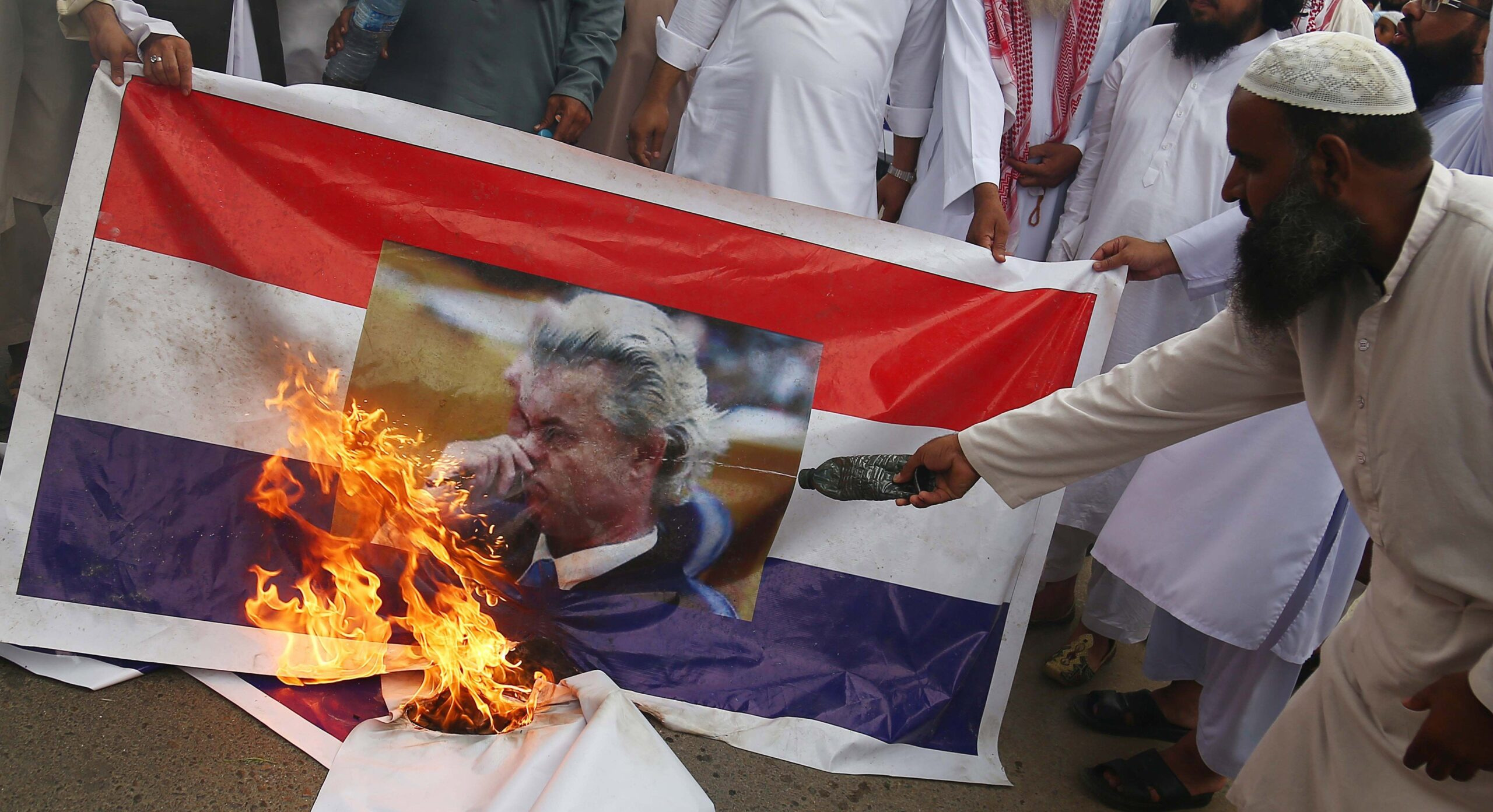 Protesty proti nizozemskému politikovi Geertu Wildersovi v pakistánském Karáčí, 30. srpna 2018.