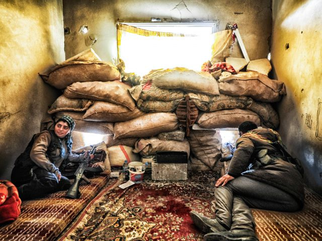 Kurdové v boji proti Islámskému státu. Kobani, Sýrie, prosinec 2014.