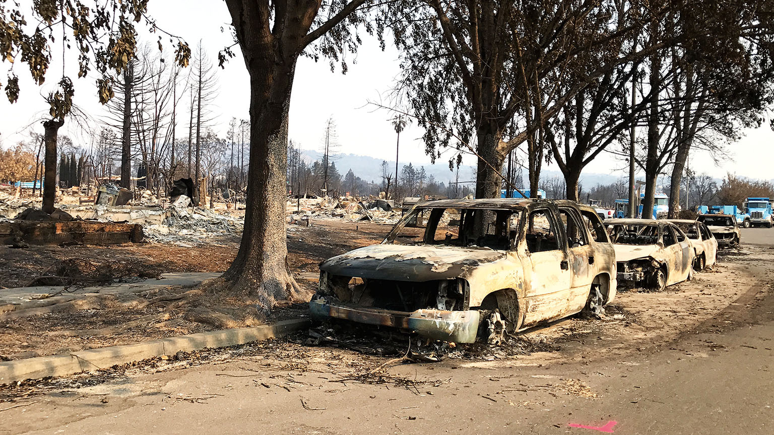 Následky požárů v Kalifornii.