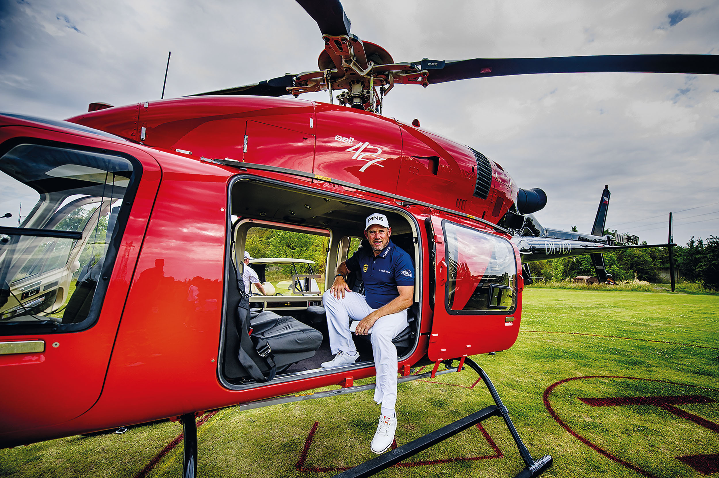Lee Westwood v roce 2017 letěl vrtulníkem z Albatrossu do Mstětic udělat ukázkovou lekci pro české golfisty. Zážitkem pro ně byl i neobvyklý způsob přepravy.