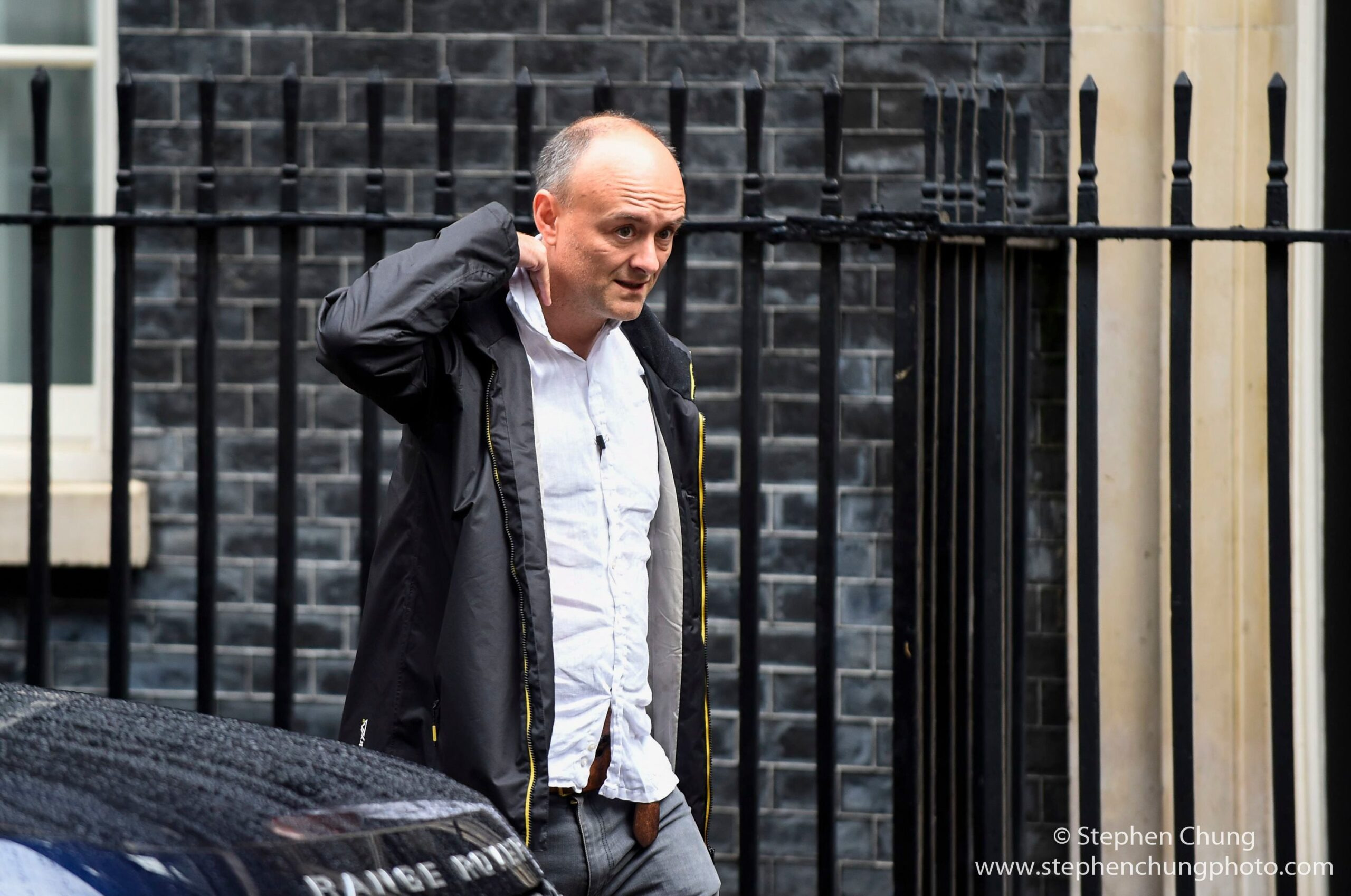 Dominic Cummings, zvláštní poradce premiéra Johnsona, míří do Downing Street č. 10. 26. září 2019.