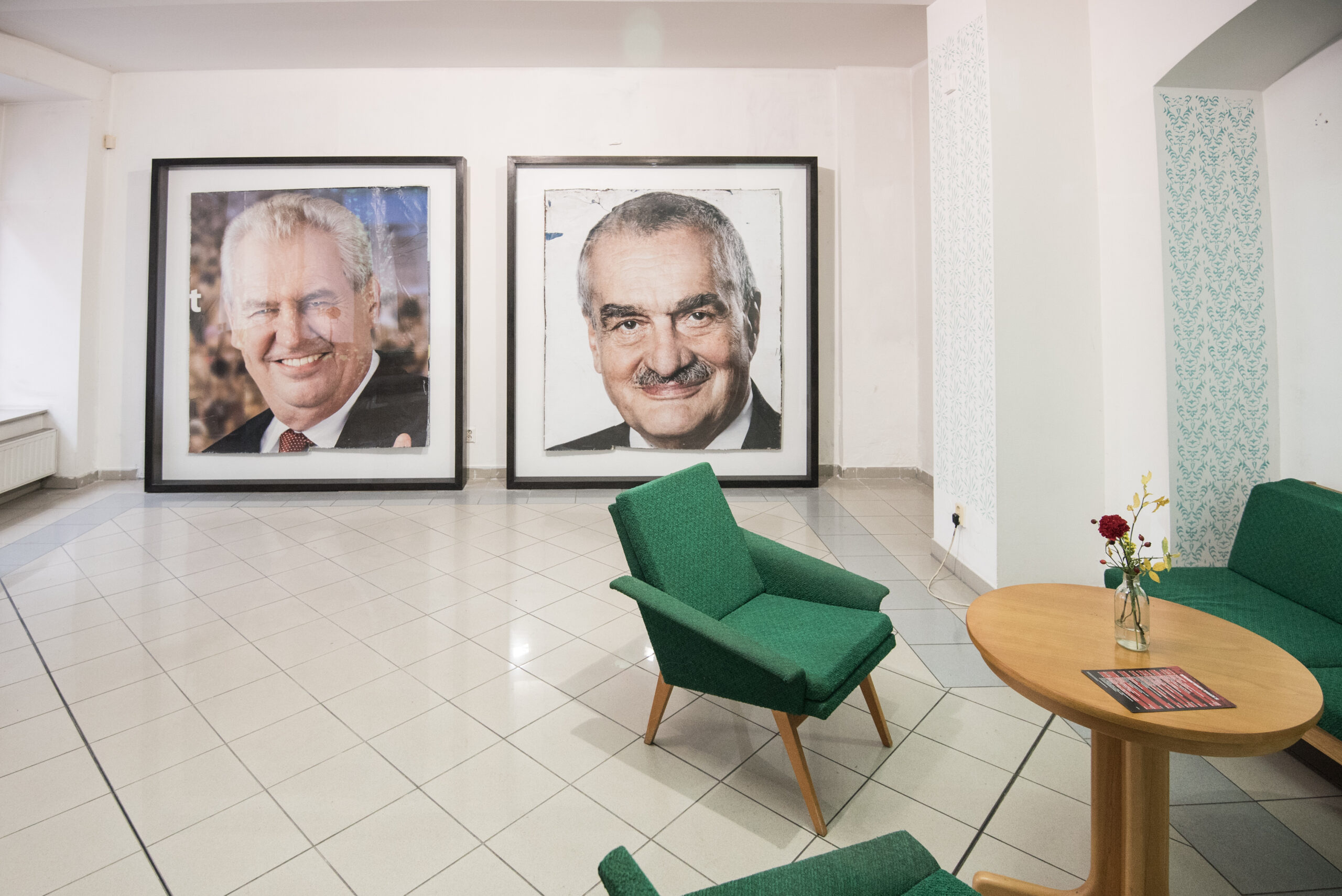 Epos 257. Portréty Miloše Zemana a Karla Schwarzenberga, dvou prezidentských kandidátů z roku 2013, které autor vyřízl z billboardů.