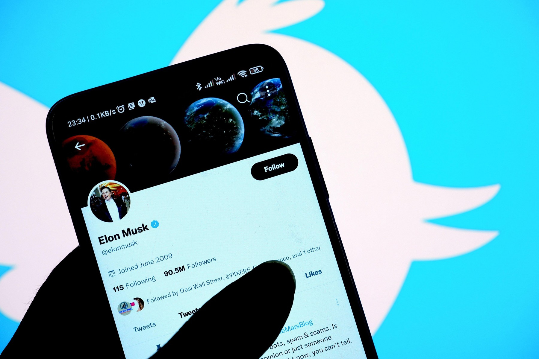 Twitterový účet miliardáře Elona Muska, který tuto sociální síť kupuje.