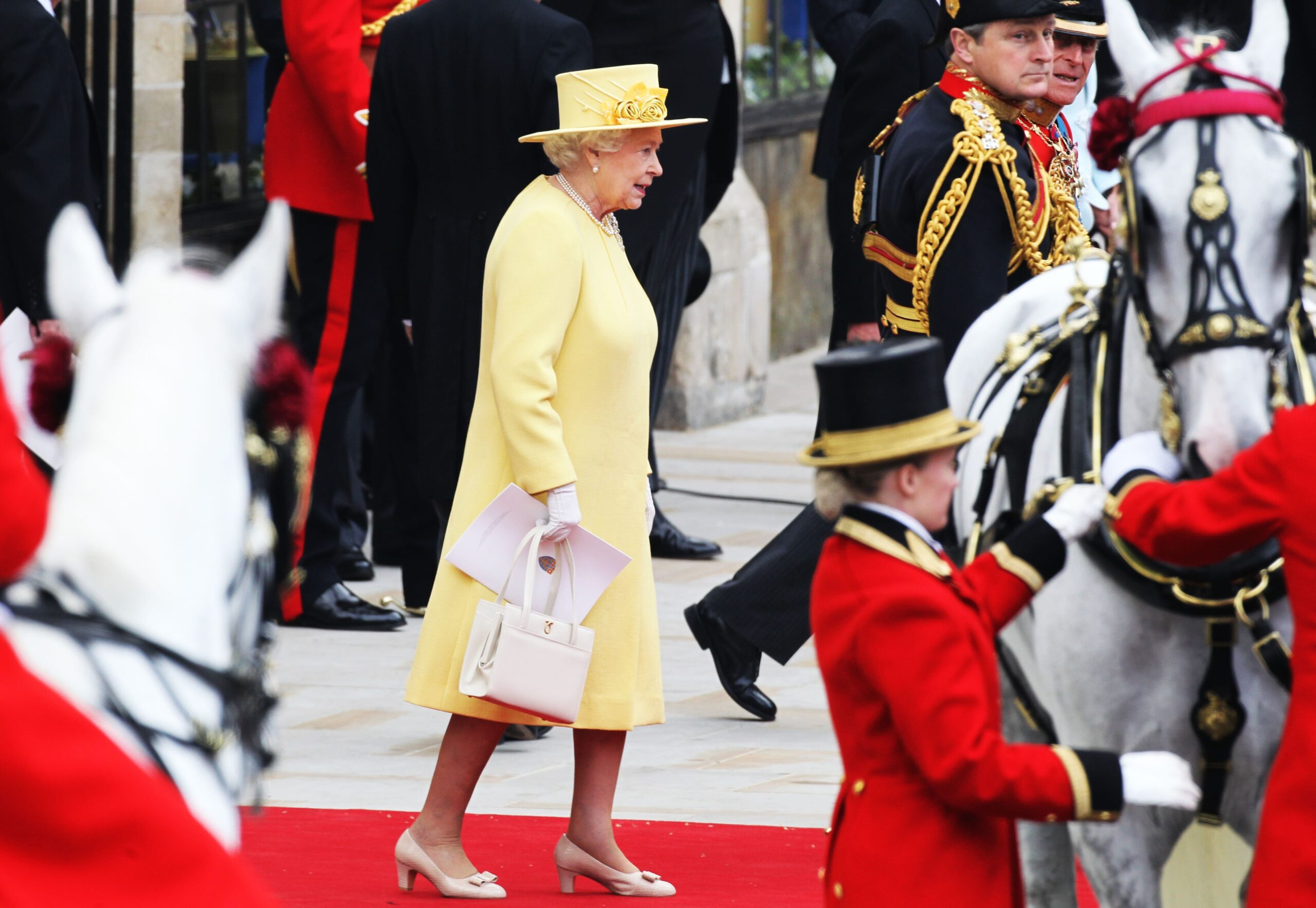 Královna při svatbě vnuka Williama. 29. dubna 2011, Londýn.