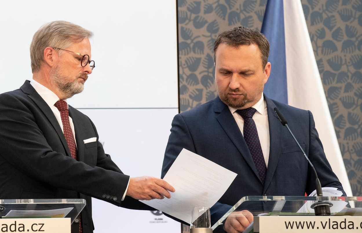 Premiér Petr Fiala a ministr práce a sociálních věcí Marian Jurečka.
