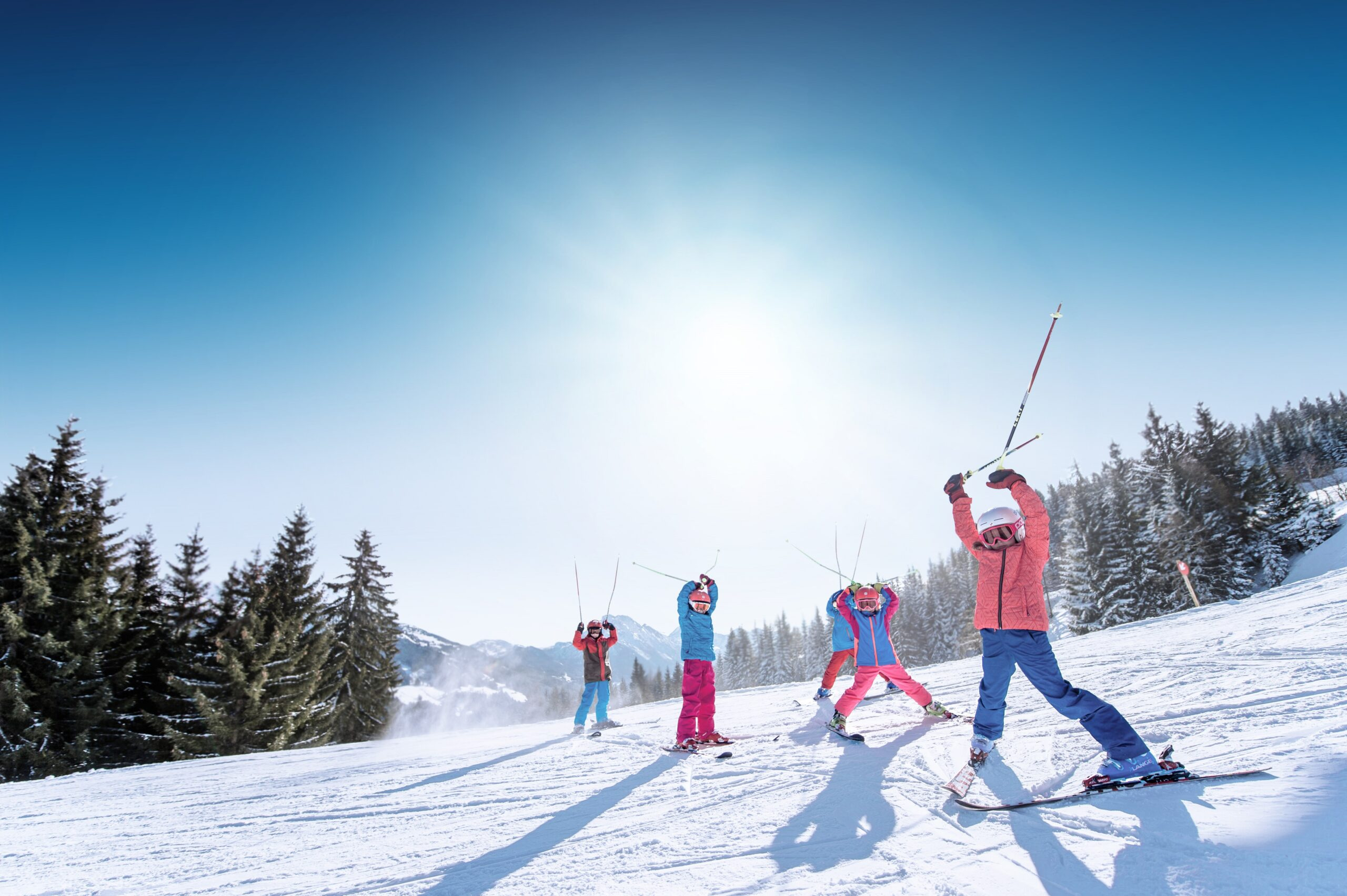 6214c082e4b0b2f00e8841c6_Skifahren-mit-Kindern-in-Ski-amade_(c)Ski-amade